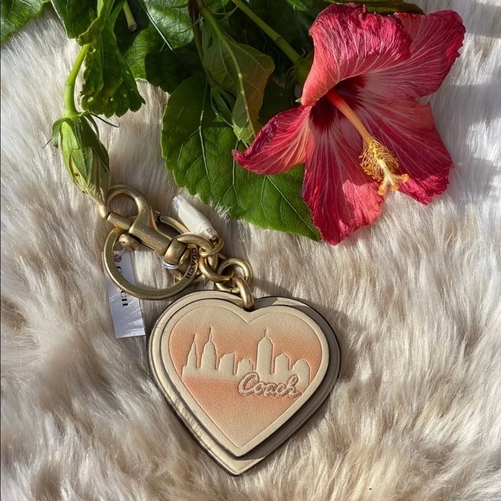 NWT COACH Signature Jennifer Lopez New York Skyline Leather Heart Bag Charm
